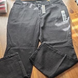 NWT Lee Women’s Black Straight Leg Relaxwd Fit Mid Rise Jeans Sz 18W Petite